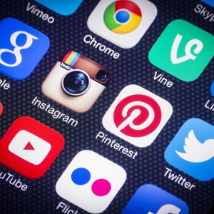 مقاله تأثیر استفاده از شبکه‌های اجتماعی مجازی بر پیشرفت تحصیلی دانشجویان