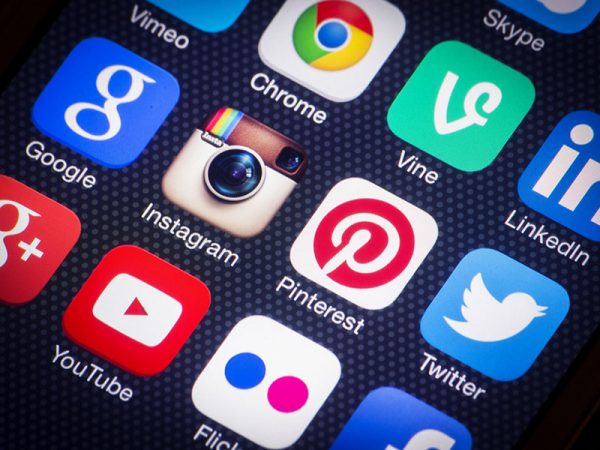 مقاله تأثیر استفاده از شبکه‌های اجتماعی مجازی بر پیشرفت تحصیلی دانشجویان